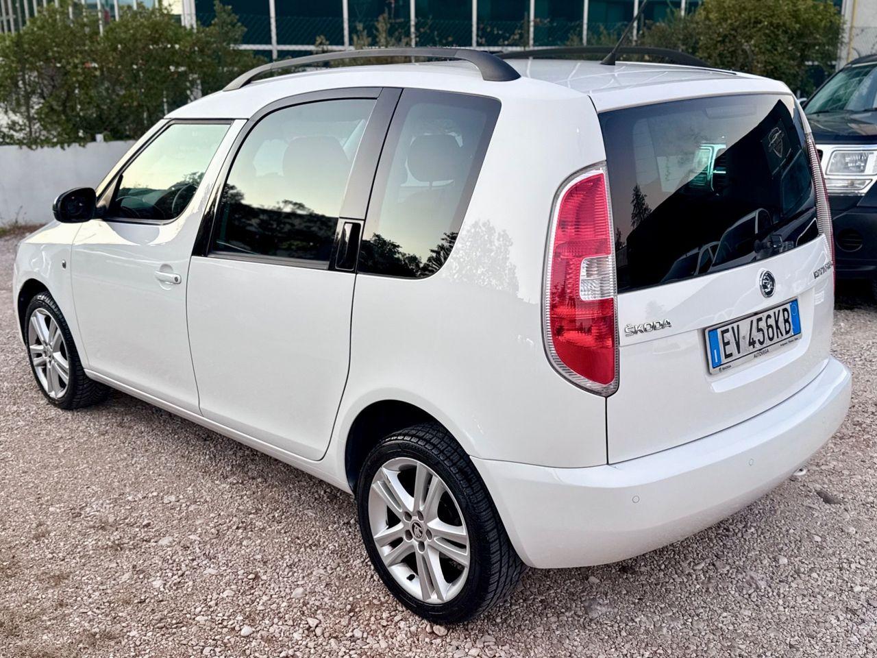Skoda Roomster 2014 — вигляд ззаду