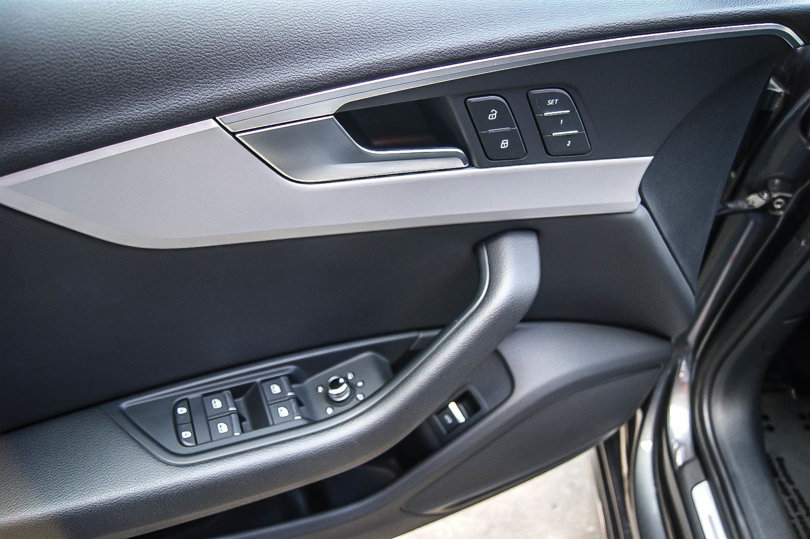 Fahrzeugabbildung Audi A4 Avant 45 TDI quattro S line PANORAMA KAMERA L