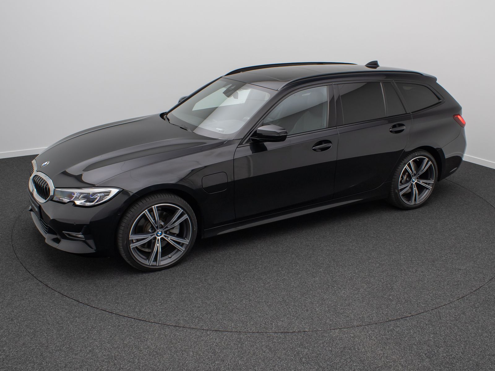 Fahrzeugabbildung BMW 320e xD Sport Line DAB Laser HUD HiFi Panorama