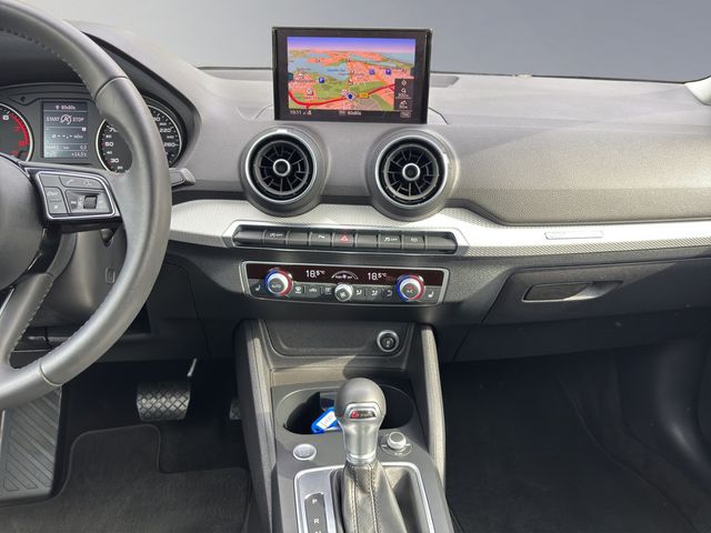 Q2 35 1.5 TFSI S-tronic PDC SHZ NAVI AHK LED