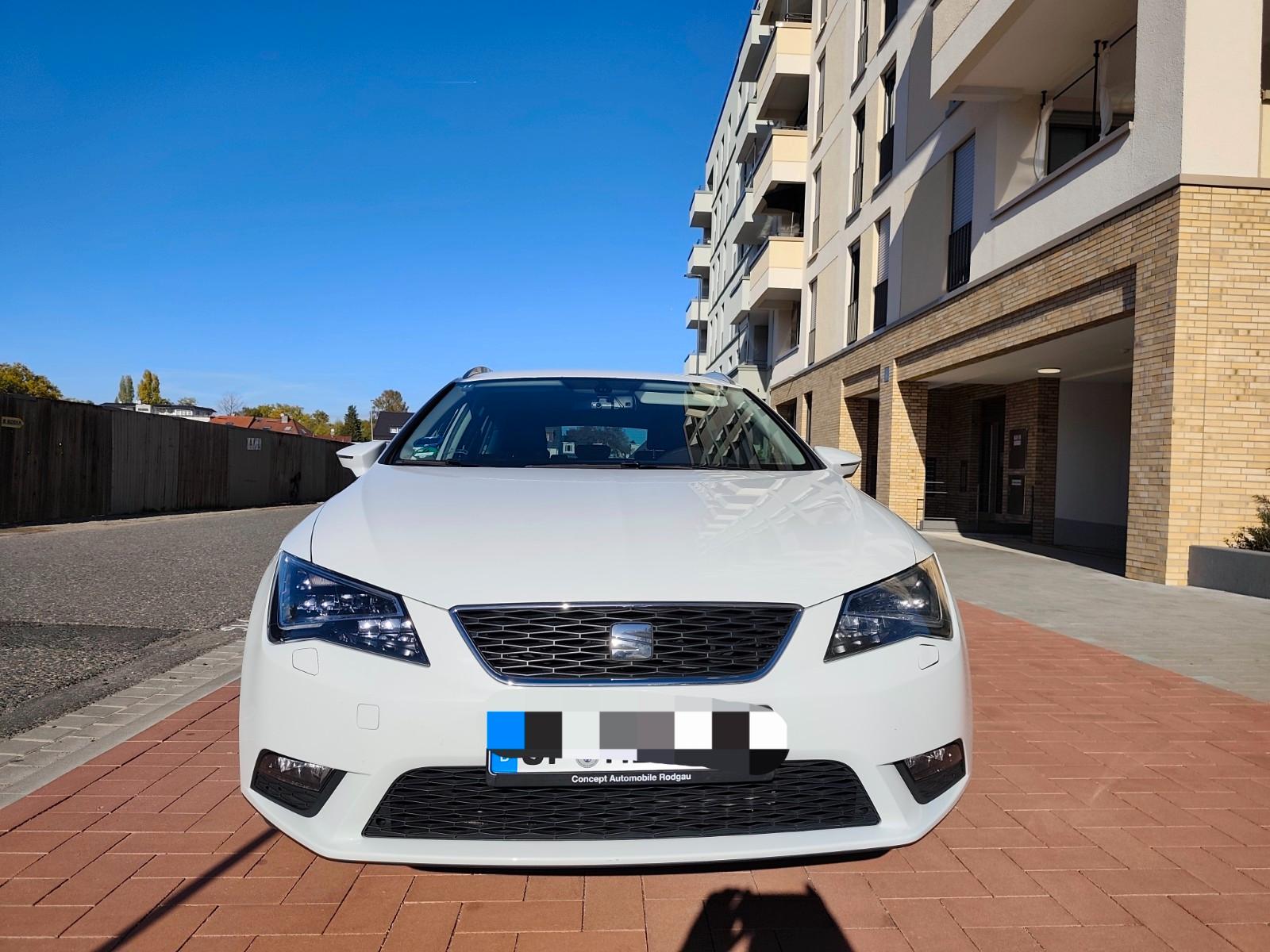 Seat Leon 2015 — салон