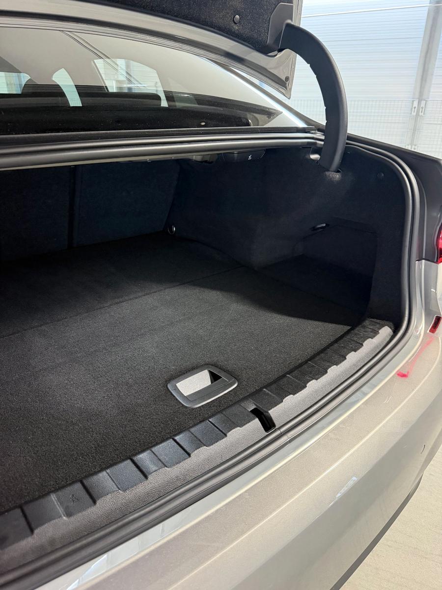 BMW 330e M Sport | Individual | 19" | Laser | HUD