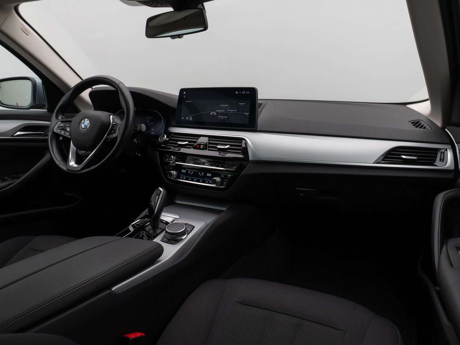 Fahrzeugabbildung BMW 520d xD Panorama Kamera DAB HiFi ACC 4xKlima