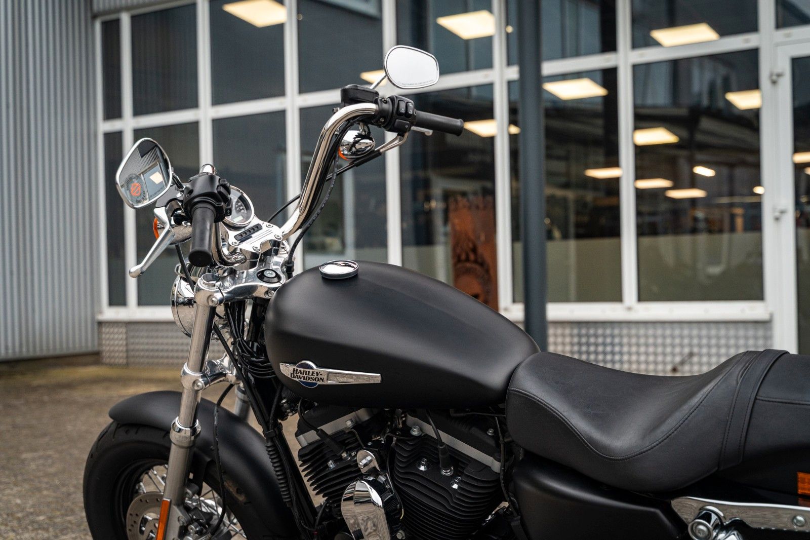 Fahrzeugabbildung Harley-Davidson Sportster XL1200CB Custom Limited -Vance&Hines-