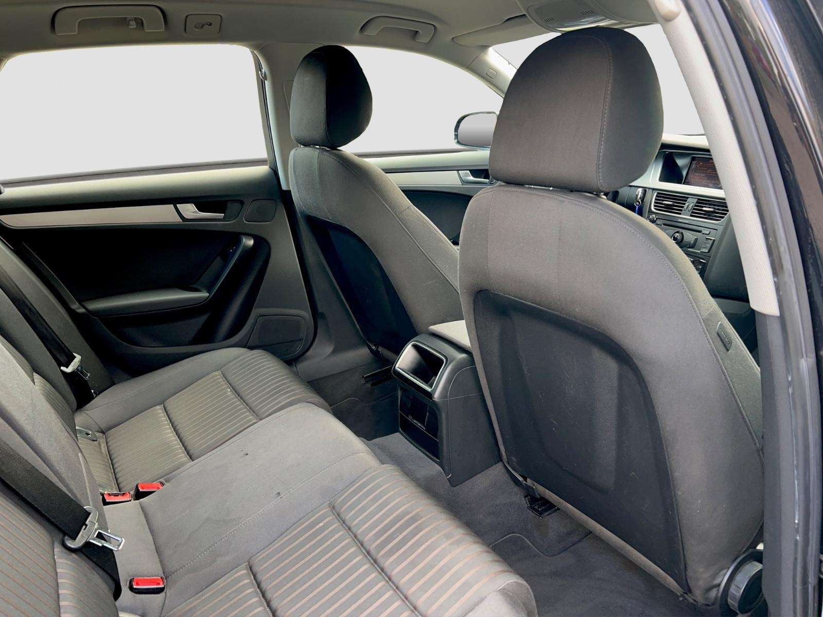 Audi A4 2009 — photo 16
