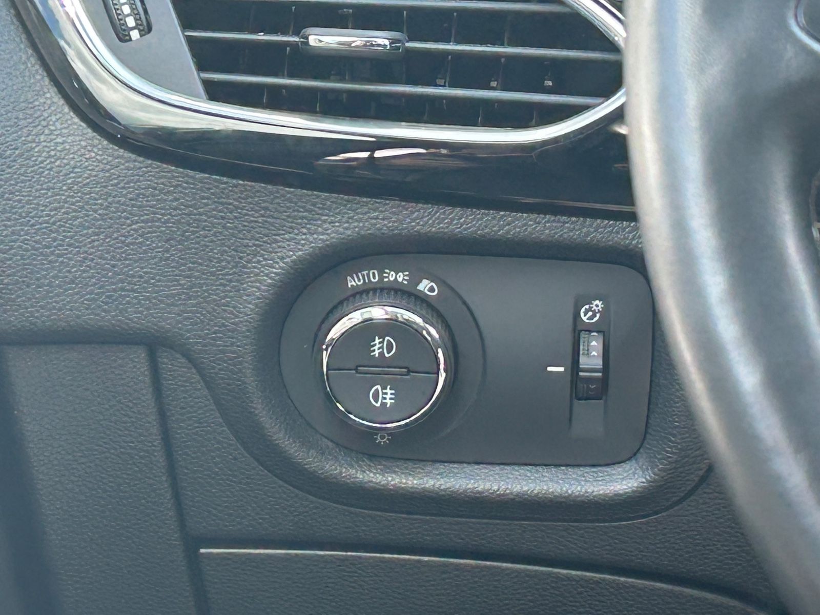 Fahrzeugabbildung Opel Astra K 1.4 ST Innovation Unfallschaden