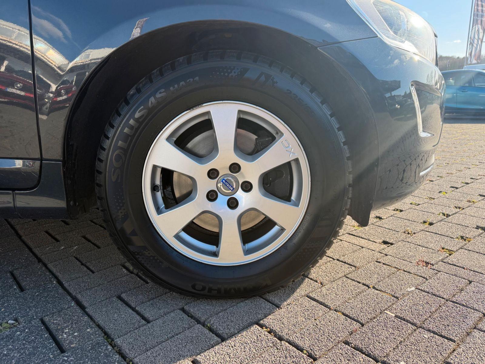 Volvo XC60 2.0d Momentum/Auto./Leder/Navi