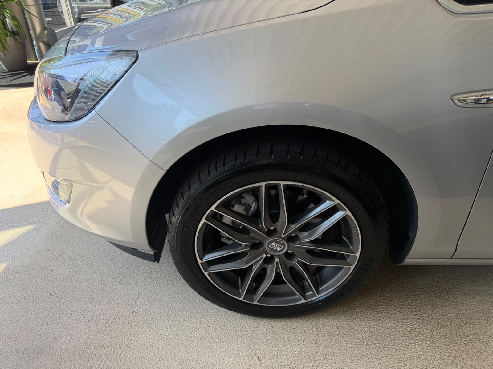 Fahrzeugabbildung Opel Astra J Lim. 5-trg. Sport