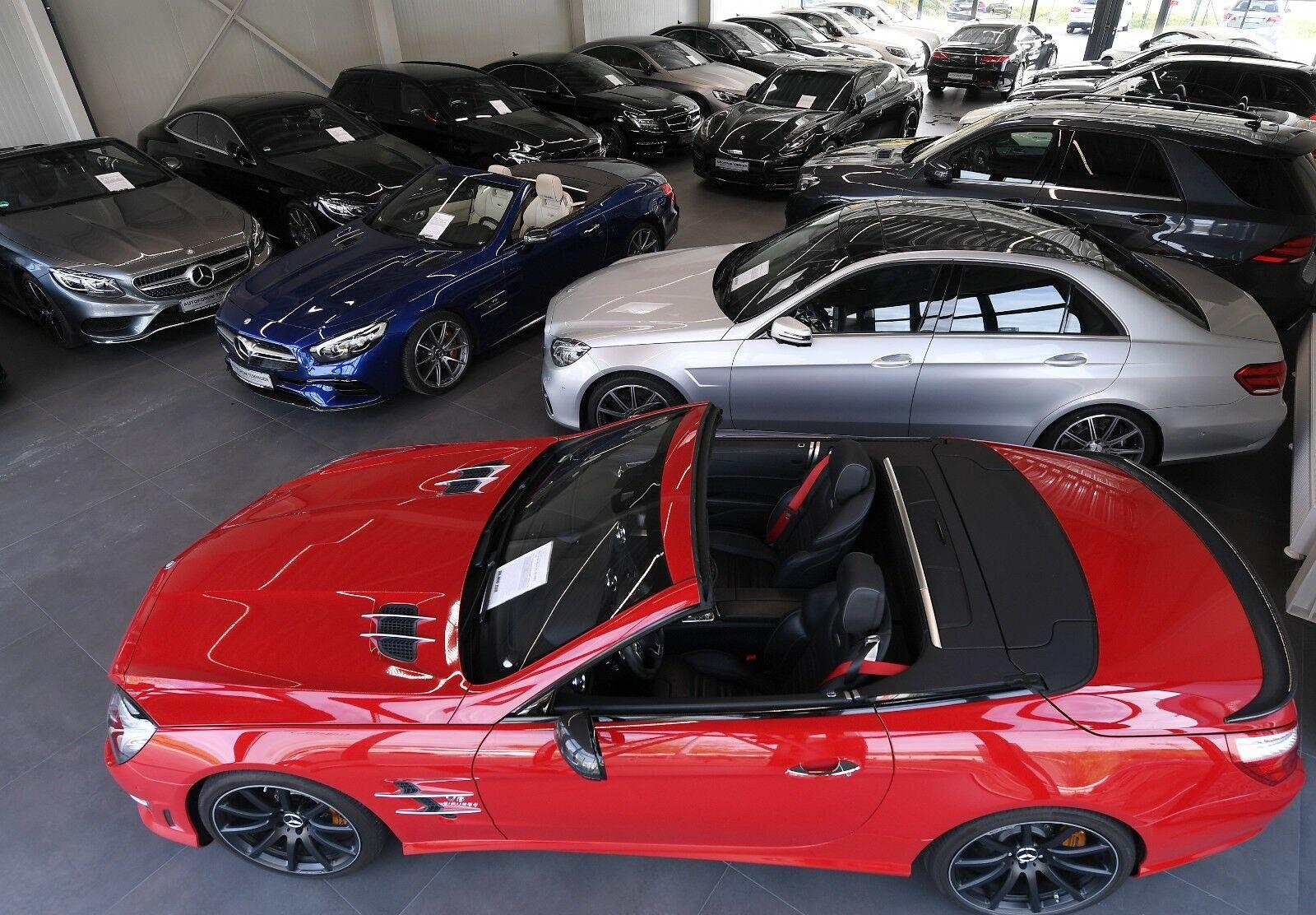 showroom-image-top
