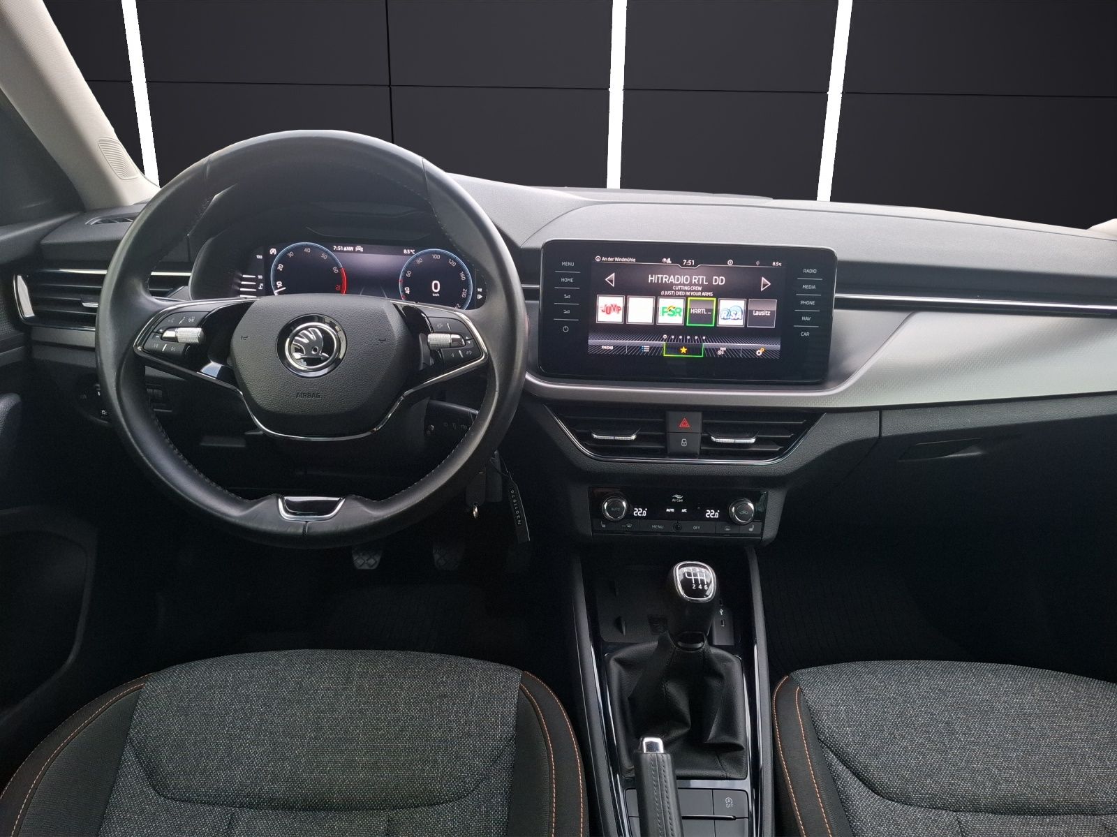 Fahrzeugabbildung SKODA Kamiq TSI Clever LED Navi AID GRA PDC SH LM