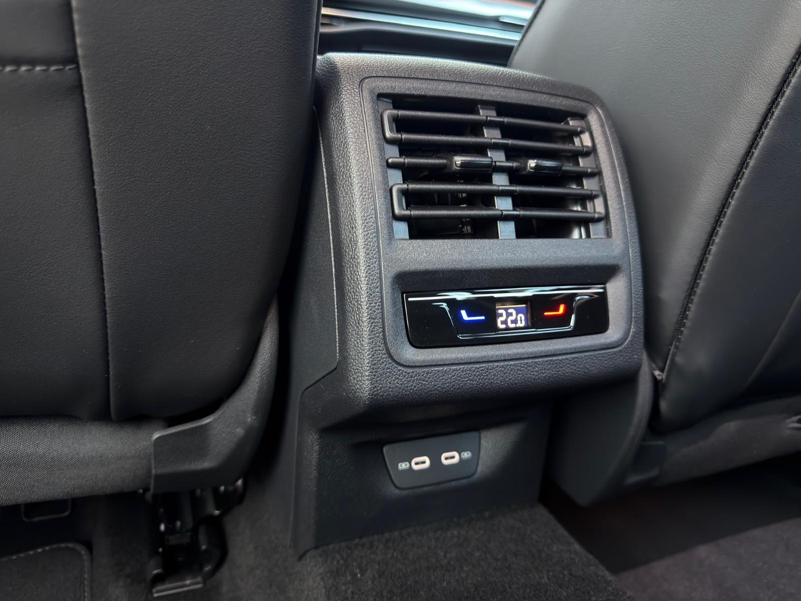 Volkswagen Golf VIII Variant 1.5 R-Line#Matrix#AHK#Navi#ACC