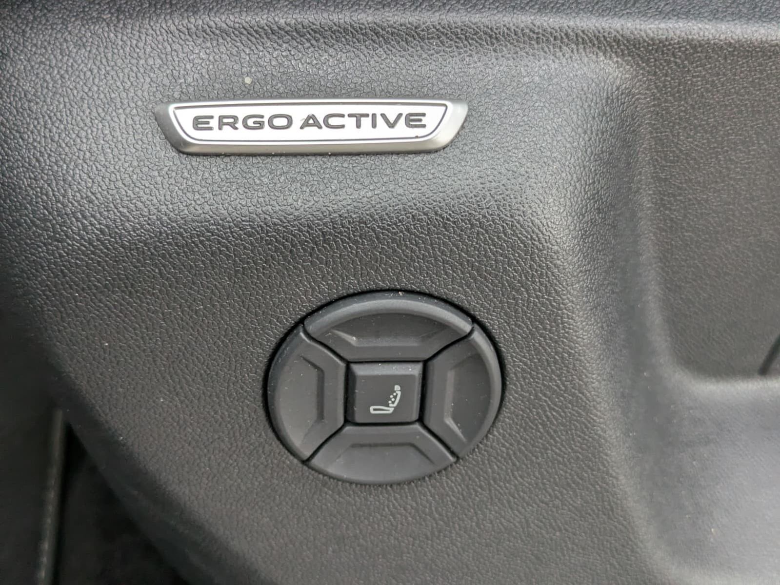 Fahrzeugabbildung Volkswagen Tiguan 2.0 TDI 4M R-Line PANO*H&K*AHK*MATRIX*20"