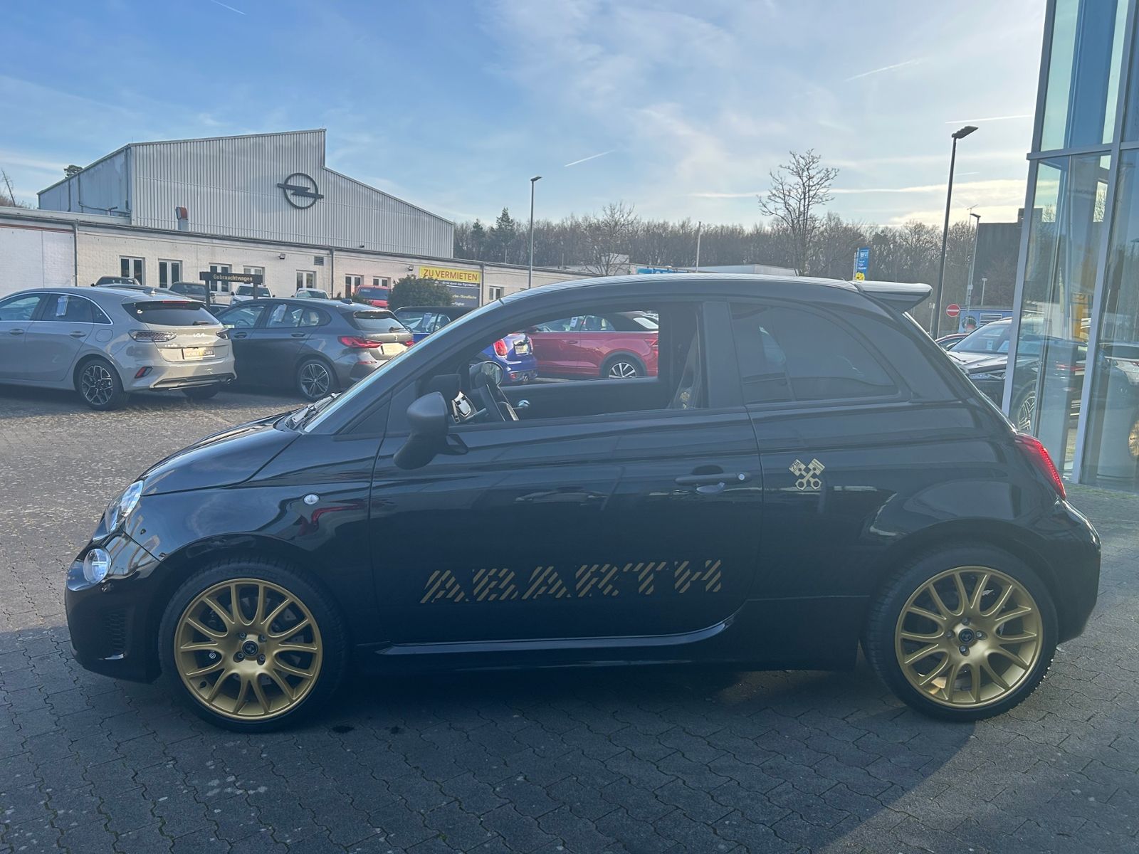Fahrzeugabbildung Abarth 695 75 Anniversario 1.4 T-Jet BEATS