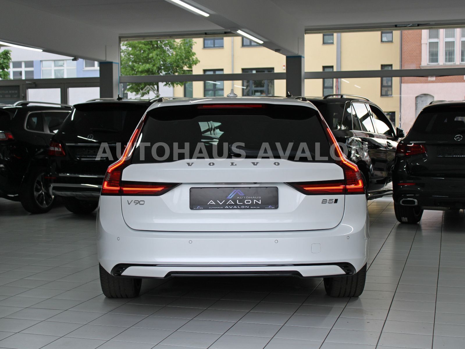 Volvo V90 AWD*Ultimate Dark*R-Design~B&W®~PANO~FOUR-C foto 7