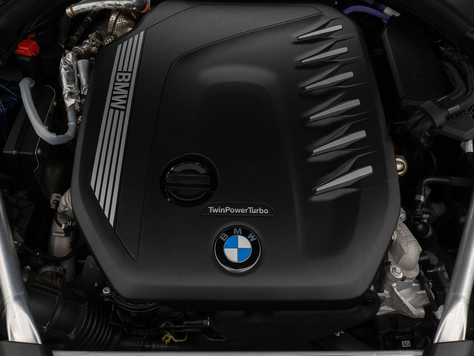 Fahrzeugabbildung BMW 530d xD LuxuryLine H/K DAB Komfort Alarm AHK ACC