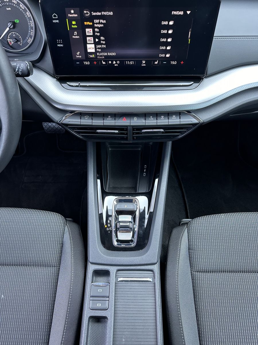 Fahrzeugabbildung SKODA Octavia Combi 2.0 TDI DSG Ambition NAV+LED+17ZO