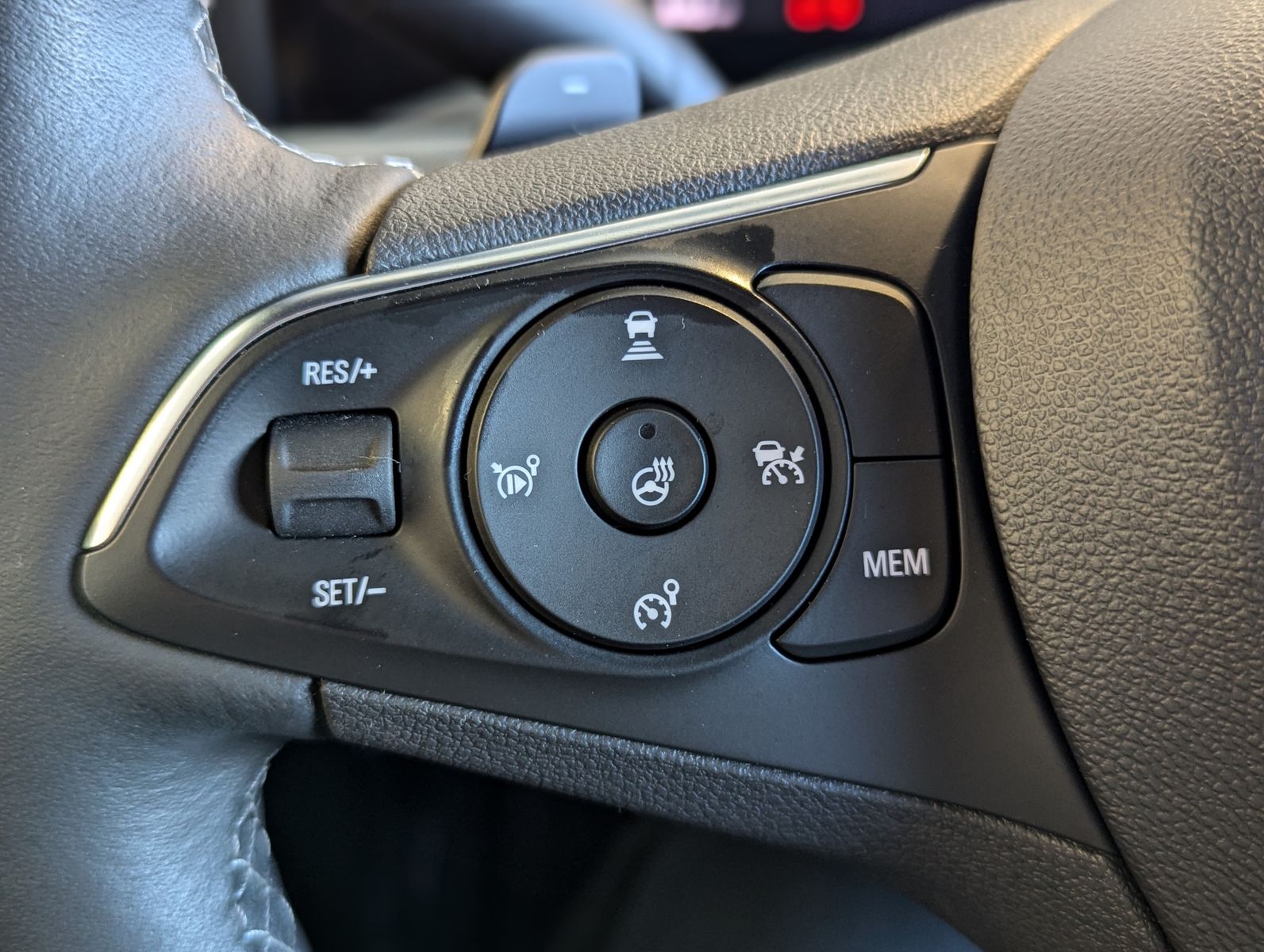 Fahrzeugabbildung Opel Mokka 1.2 Ultimate Aut. Winter-Paket Kamera ACC