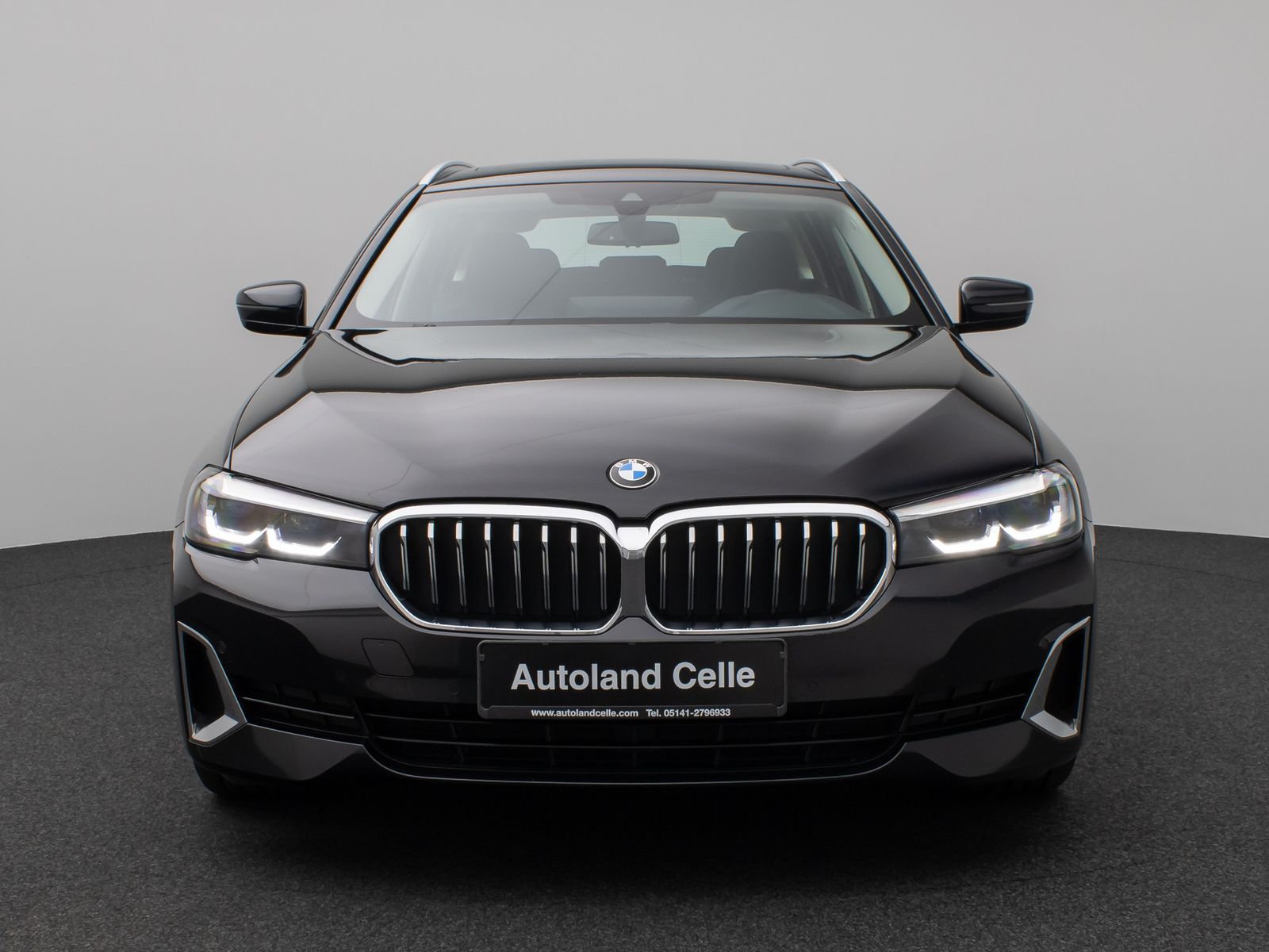 Fahrzeugabbildung BMW 530d LuxuryLine Panorama Kamera HiFi AHK Komfort