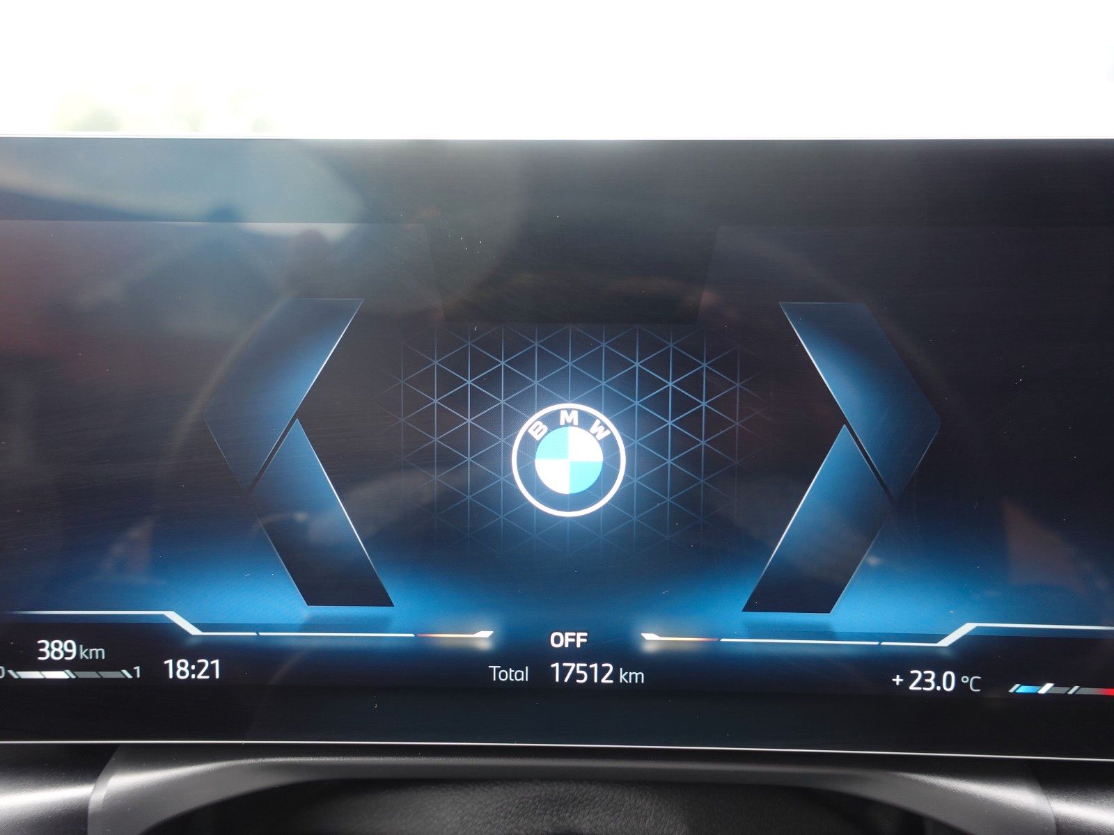 Fahrzeugabbildung BMW 318i Touring A M Sportpaket LMR18"/LED/Navi/...