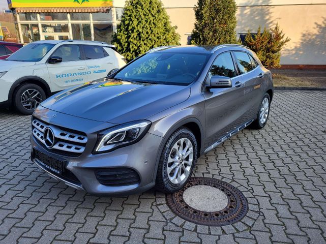 Mercedes-Benz GLA 200 AMG Line + Winterräder