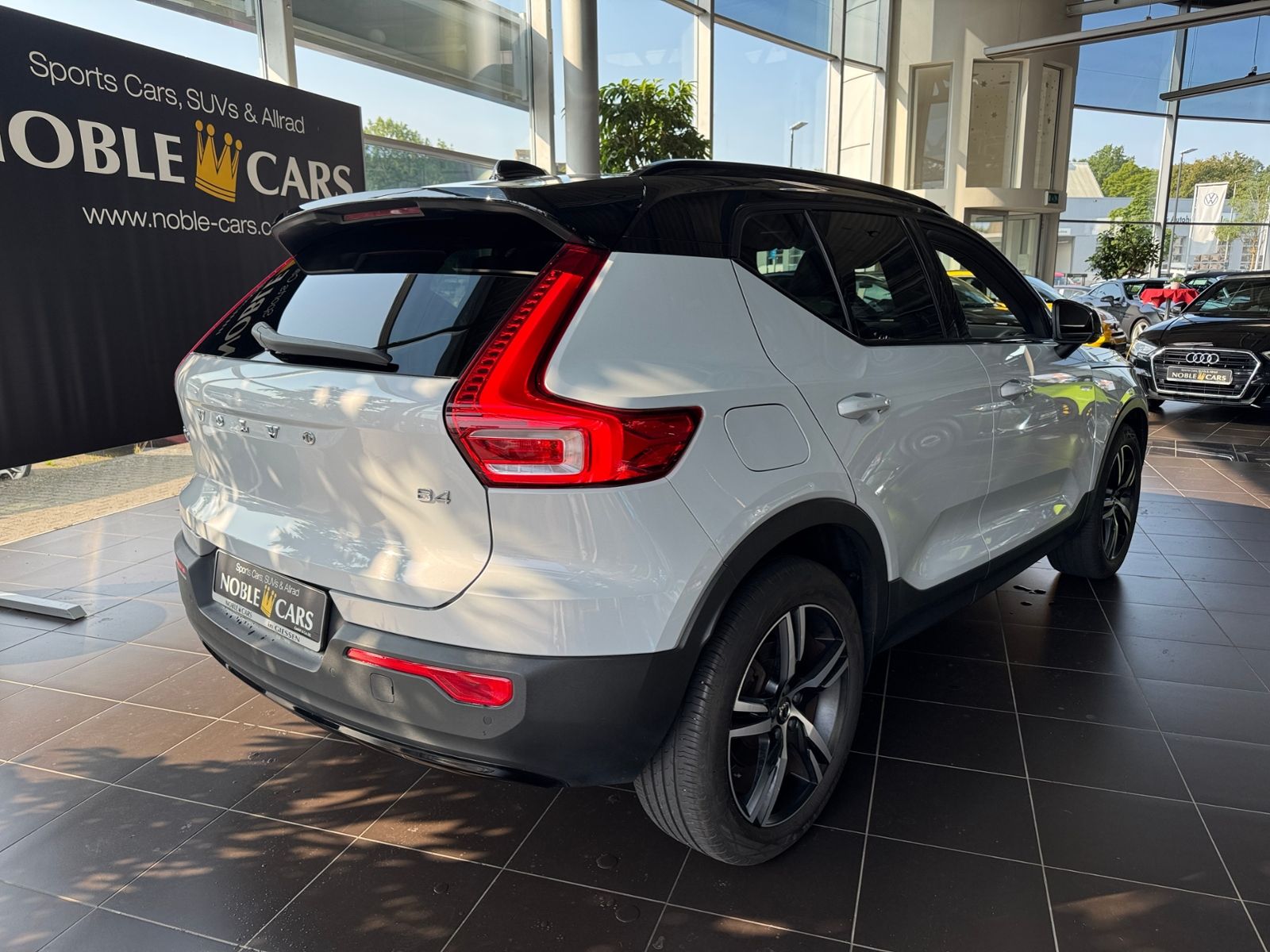 Fahrzeugabbildung Volvo XC40 R Design 2WD PANO LED NAVI SHZ