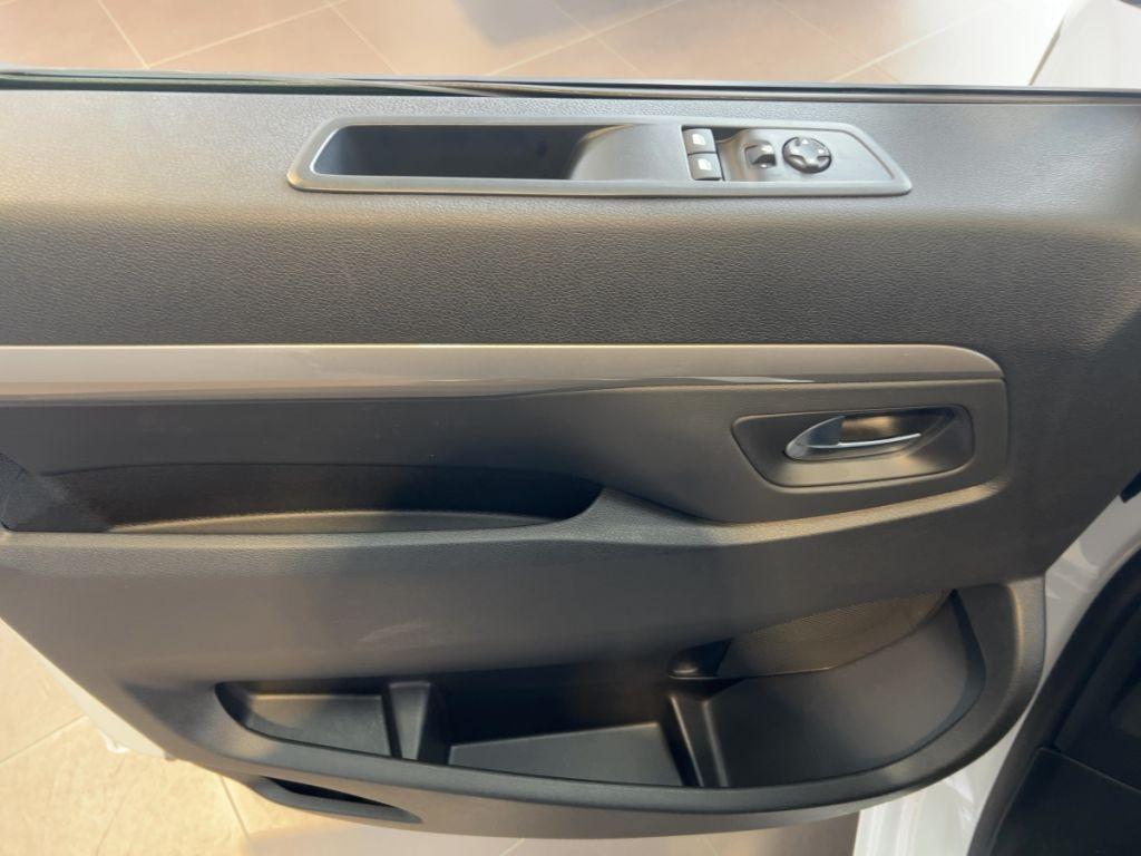 Peugeot e-Expert M (69kWh)