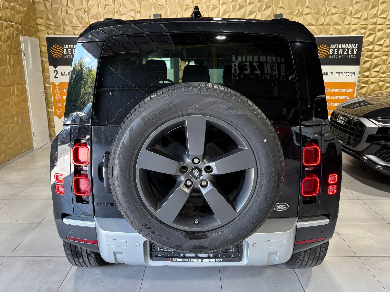 Fahrzeugabbildung Land Rover Defender 110 SE/MEMORY/PANO/360°/APPLE/SHZ/NAVI/