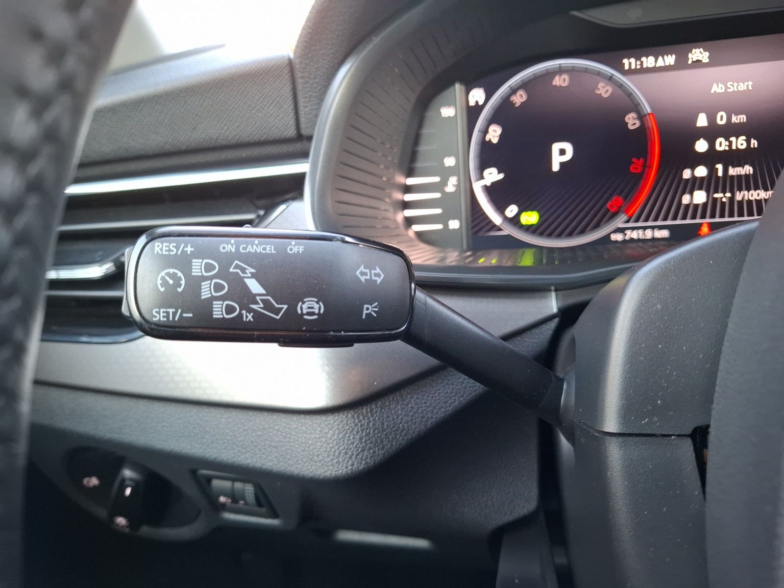 Fahrzeugabbildung SKODA Kamiq TSI Clever DSG LED Navi AID GRA RFK SH