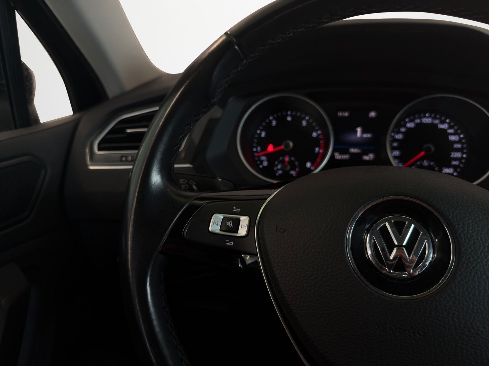 Volkswagen Tiguan Comfortline SHZ KLIMA SPUR.A AHK CAM foto 14