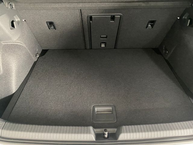 Golf VIII R-Line 1.5 TSI NAVI+KAMERA+SHZ