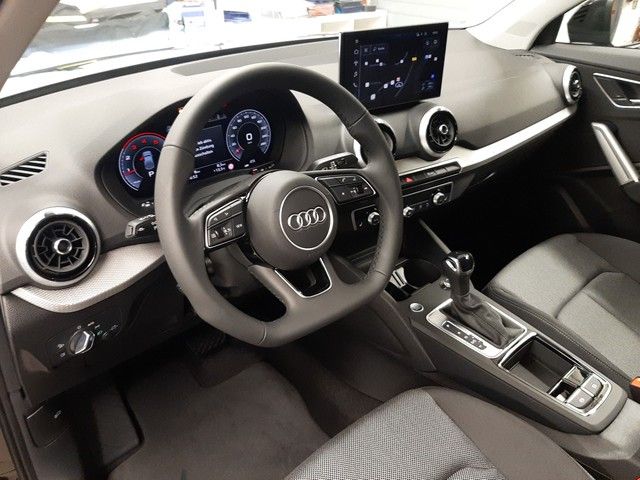 Fahrzeugabbildung Audi Q2 advanced 35TFSI Matrix AHK Navi Kamera 19"