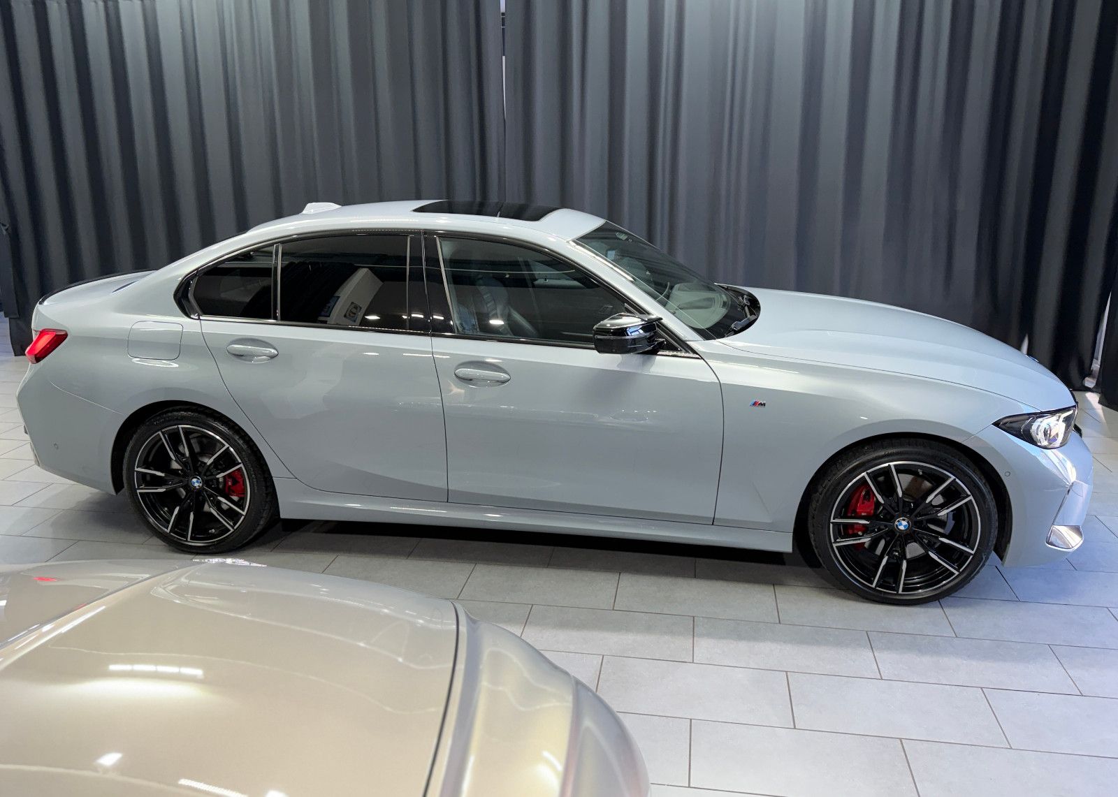 Fahrzeugabbildung BMW M340 i xDrive Limo|M-Sitze|360°|H&K|HuD|VOLL
