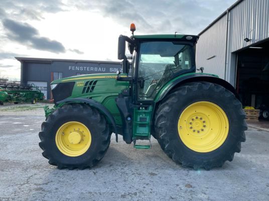 John Deere 6215R