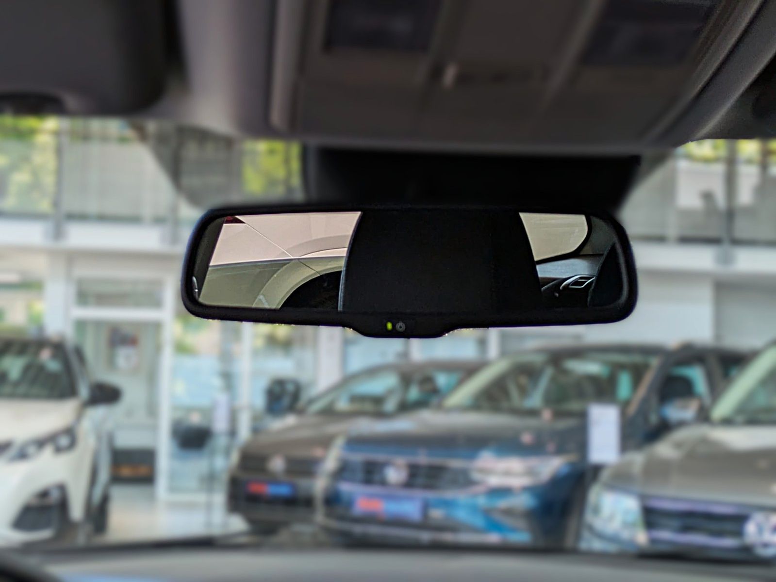 Fahrzeugabbildung Mazda 6 Kombi Center-Line KLIMAAUT SITZHEIZG NAVI 19''