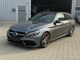 Mercedes-Benz C63 S AMG T 4.0 V8/BUR/LED/PANO/KLAPPE/COMAND - Mercedes-Benz C 63 AMG: mit Apple Carplay