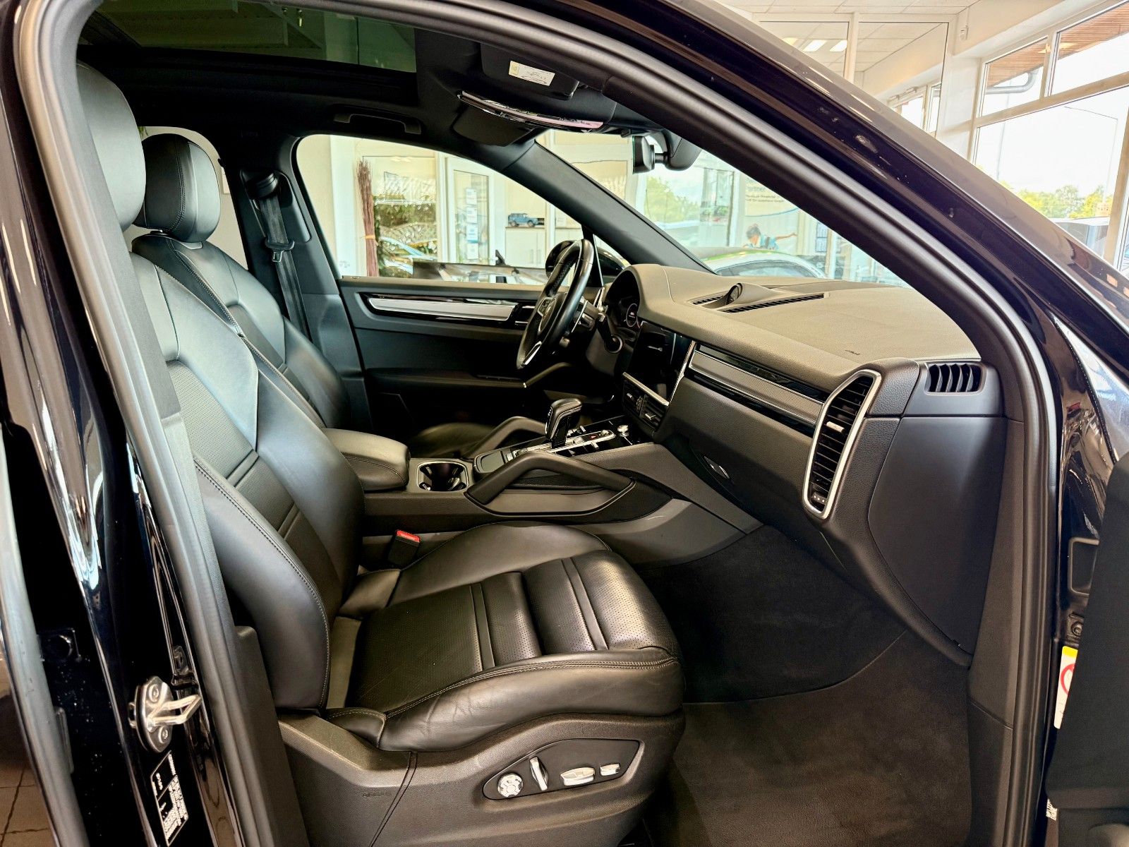 Fahrzeugabbildung Porsche Cayenne S Luftfederung/Panorama/ACC/SportChrono