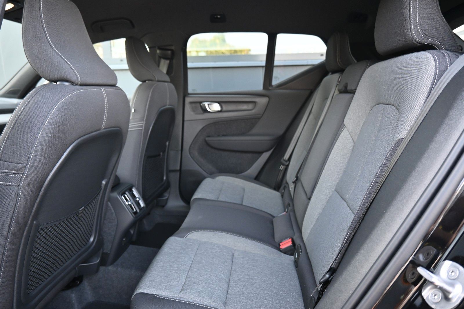 Fahrzeugabbildung Volvo XC40 B3 DSG Plus Black Edition*LED*ACC*360°*AHK*