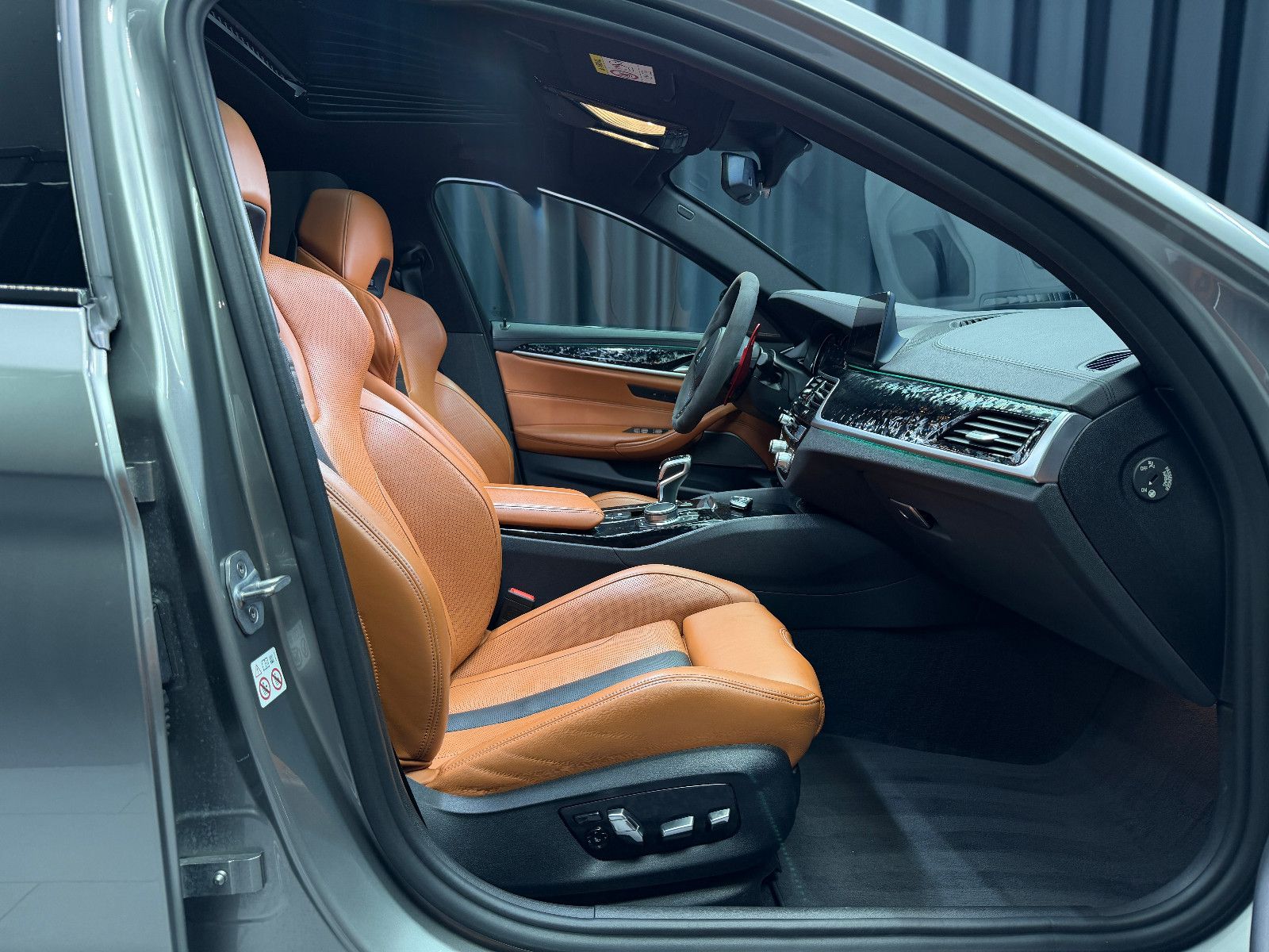 Fahrzeugabbildung BMW M5 Limousine|H&K|PANO|360°|M-DRIVERS|LCI