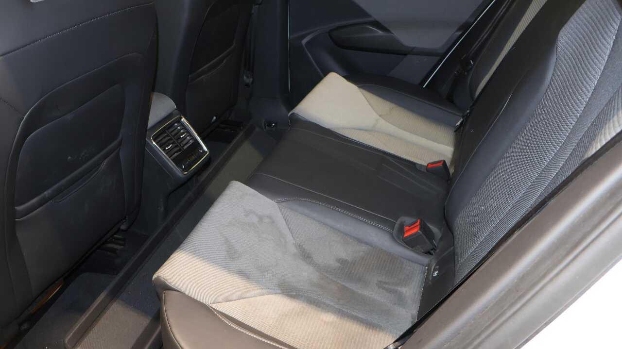 Skoda Enyaq 80 Loft Navi LED vc T-Leder AHK RFK 4xSHZ