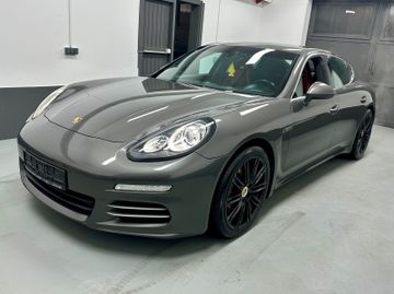 Porsche Panamera - 1