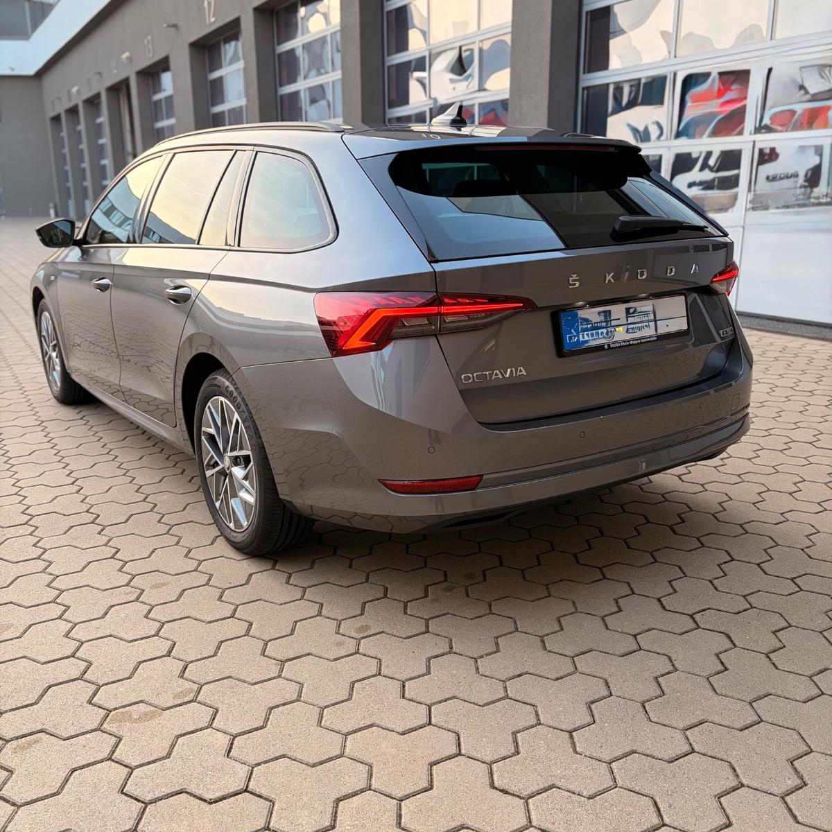 Skoda Octavia 1.5 TSIe-TEC DSG Combi Tour Sondermodell