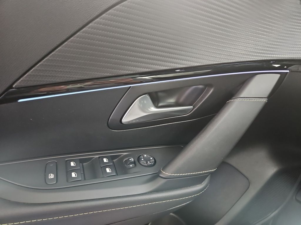 Fahrzeugabbildung Peugeot 208 1.2 PureTech GT-Line Pano Navi Sport LED SHZ