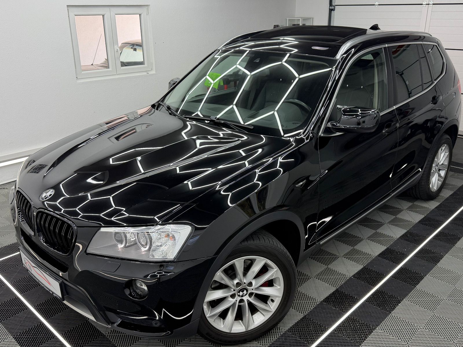 Fahrzeugabbildung BMW X3 sDrive 18 d/XENON/HuD/PANO/AHK/NAVI PROF.