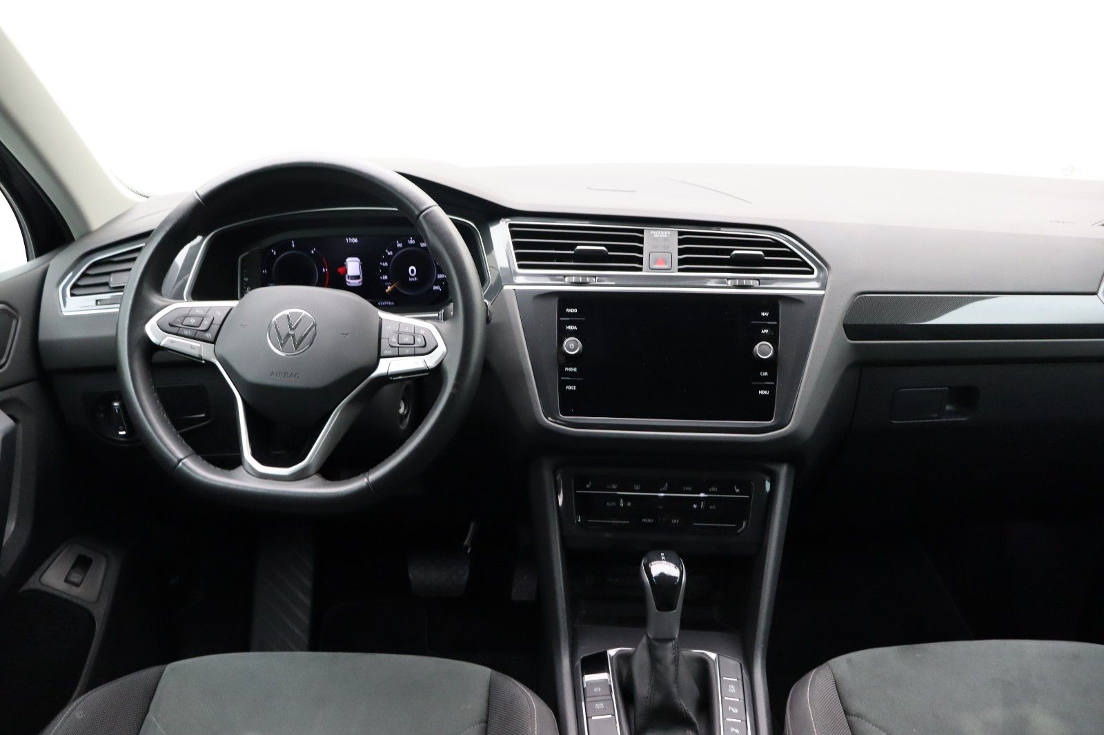 Fahrzeugabbildung Volkswagen Tiguan Elegance 2.0 ACC Matrix AHK