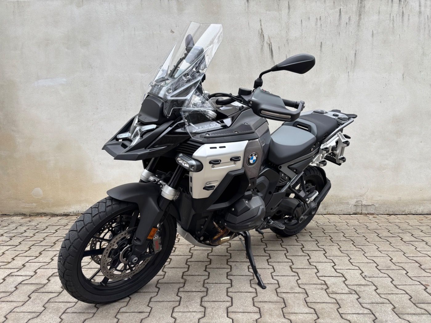 Fahrzeugabbildung BMW R 1300 GS Adventure 3 Pakete Enduroschmiederäder