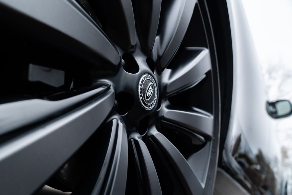 LAND ROVER Range Rover SV / 360° / PANO / LWB / P615 / 23" LAND ROVER Range Rover SV / 360° / PANO / LWB / P615 / 23"