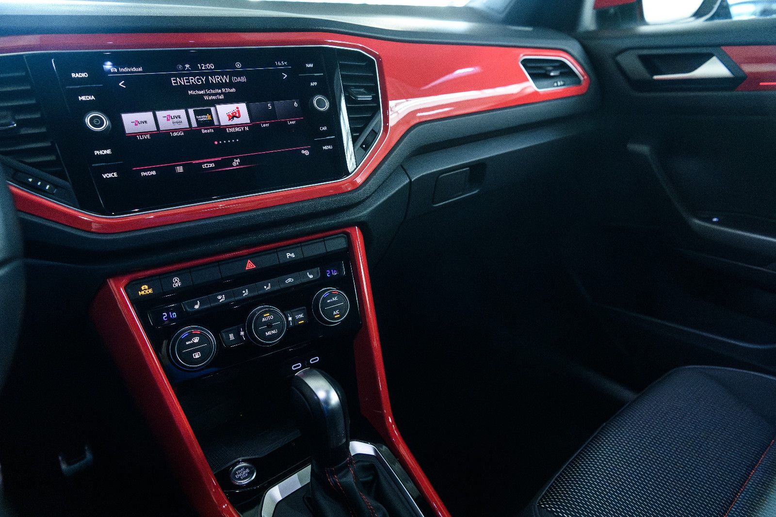 Fahrzeugabbildung Volkswagen T-Roc Sport 1.5 TSI DSG "beats" LED +STANDHZ.