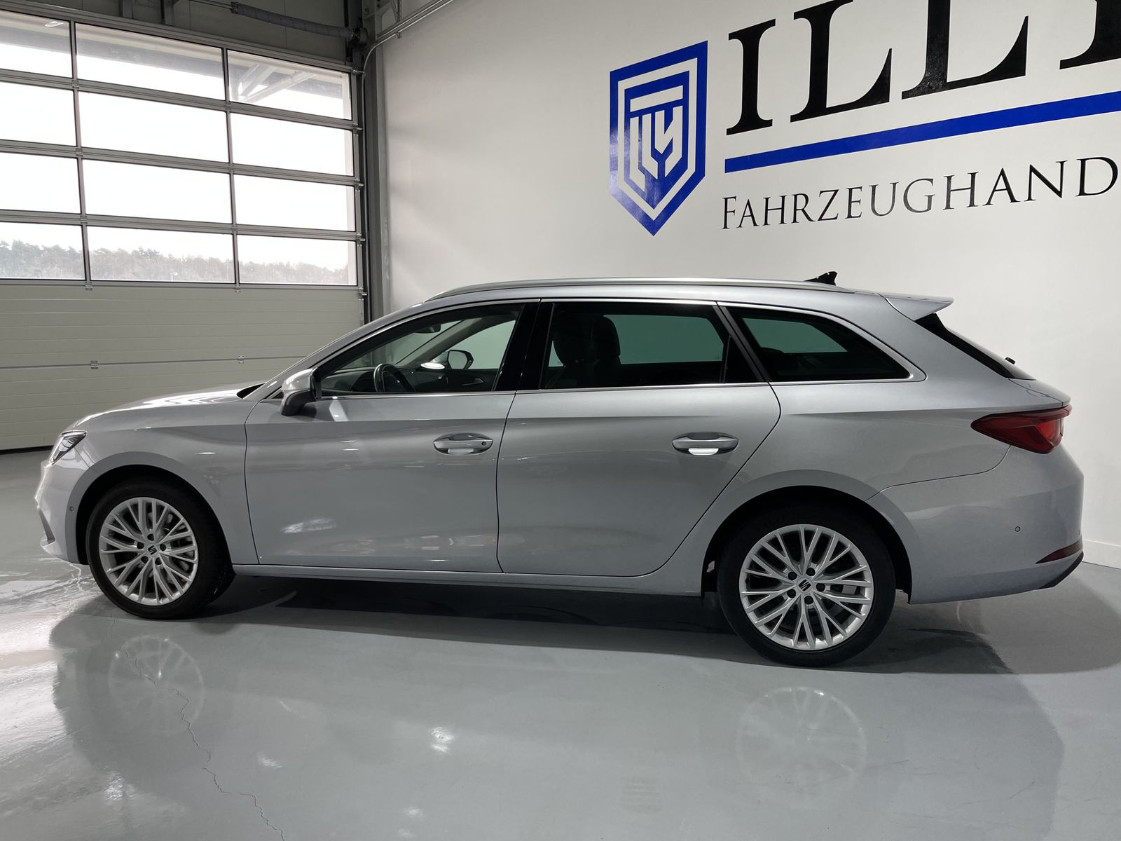 Fahrzeugabbildung SEAT Leon Xcellence 2.0 TDI*AHK*LED*Cam*Navi*