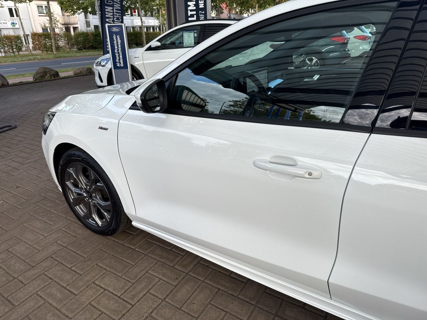 Fahrzeugabbildung Ford Focus ST-Line Kamera Navi DAB ACC TWA Induktion