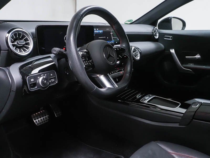 Fahrzeugabbildung Mercedes-Benz A 200 AMG Premium*Pano*Distro*Totwink*Multibeam*